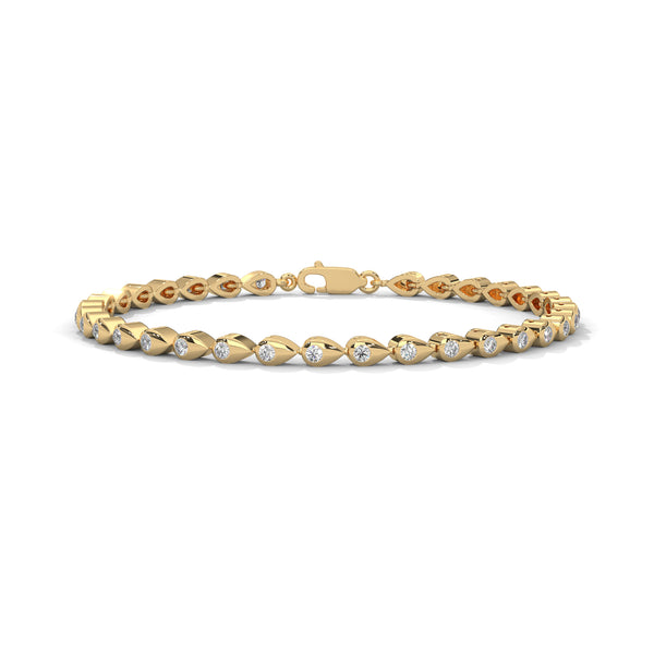 This luxurious tennis bracelet features 40 emerald-shaped diamonds, totaling 14.55 carats. With a 7-inch length, it offers an elegant, timeless design that adds exceptional brilliance to any occasion.