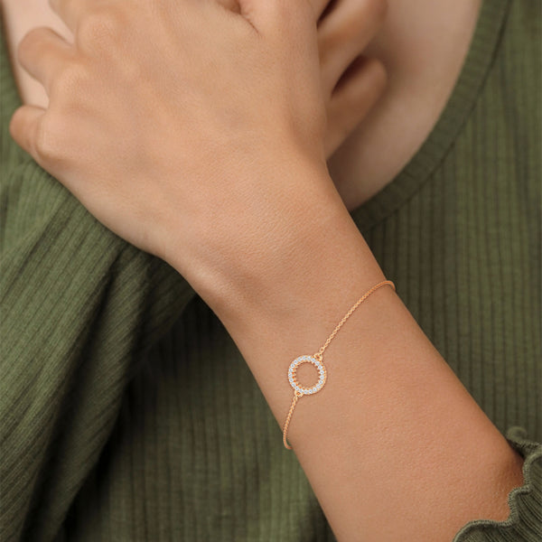 A dazzling bangle bracelet featuring 2 multi-shaped diamonds, totaling 0.50 carats. With a 7-inch length, it offers a refined, versatile look that adds a touch of elegance to any occasion.