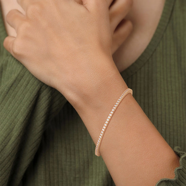 This luxurious tennis bracelet features 51 oval-shaped diamonds, totaling 9.00 carats. With a 7-inch length, it radiates elegance and charm, making it a perfect accessory for any occasion.