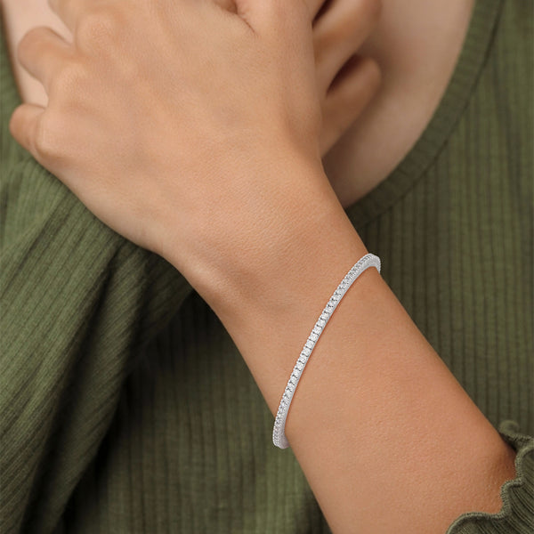 This luxurious tennis bracelet features 51 oval-shaped diamonds, totaling 9.00 carats. With a 7-inch length, it radiates elegance and charm, making it a perfect accessory for any occasion.