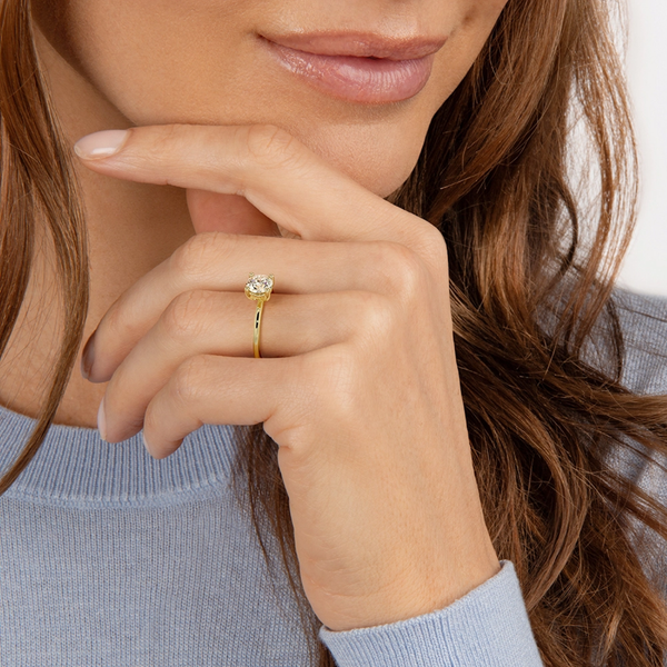 Minimalist elegance at its finest—Celestia Pure features a breathtaking oval diamond in a timeless solitaire setting crafted from polished white metal.