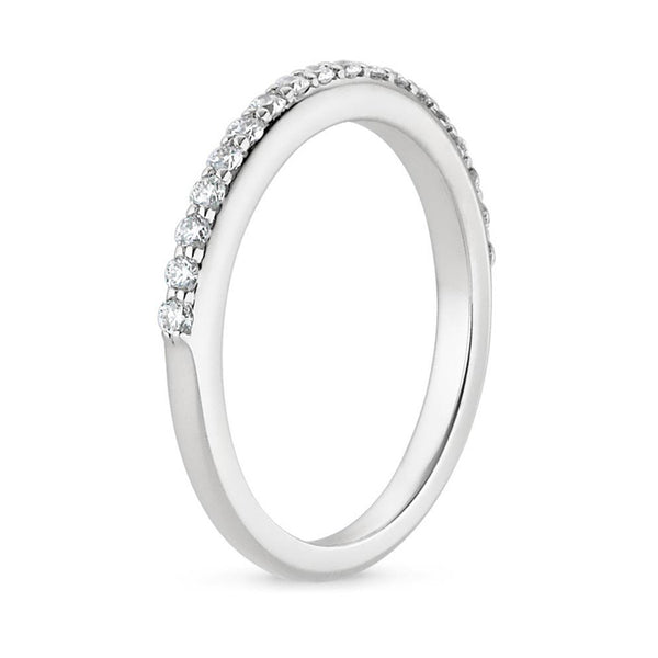 “A dazzling round-cut diamond ring designed for timeless beauty, modern elegance, and unforgettable brilliance—perfect for engagements and luxury gifting.”
