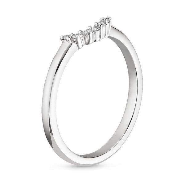 A 7.50-inch fashion bracelet adorned with 22 round-shaped diamonds totaling 4.00 carats—graceful, radiant, and endlessly versatile.